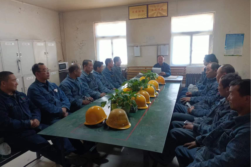 凝心聚力 穩(wěn)中求進(jìn) &mdash;&mdash;工投公司電解一車間運行三班全力以赴做好安全生產(chǎn)工作