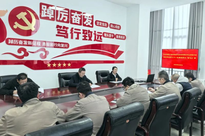 集團(tuán)黨委委員、紀(jì)委書記潘彬列席旁聽(tīng)朝開(kāi)公司黨支部理論學(xué)習(xí)會(huì)并講授專題黨課