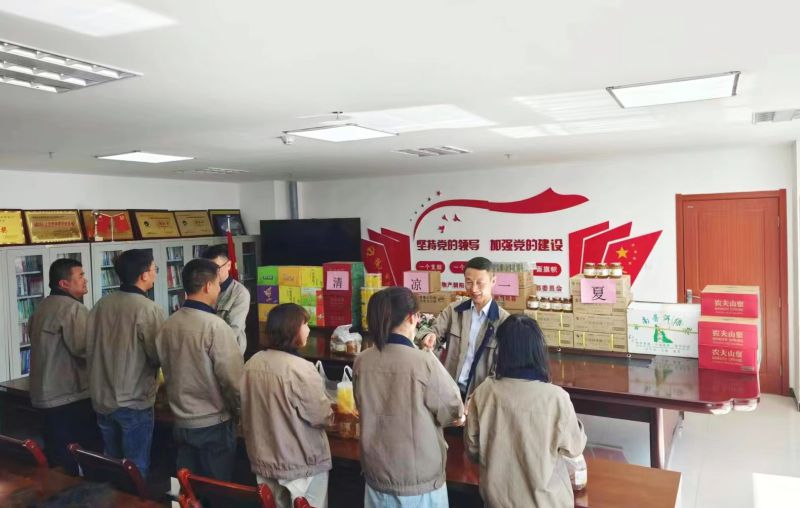 情系職工，夏送清涼&mdash;&mdash;朝物開投公司開展夏日送清涼活動(dòng)