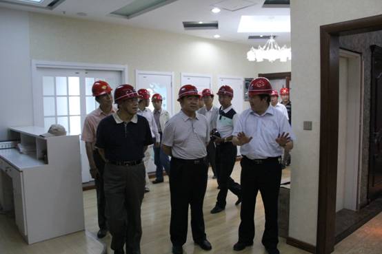 青海省經濟委員會黨組書記、主任，省國資委  黨委副書記、副主任吳海昆實地考察物產集團重點項目