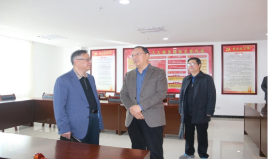 省委常委、省總工會(huì)主席馬吉孝等一行蒞臨青海物產(chǎn)集團(tuán)公司視察，調(diào)研指導(dǎo)道路貨運(yùn)企業(yè)建會(huì)、貨運(yùn)司機(jī)入會(huì)等工作